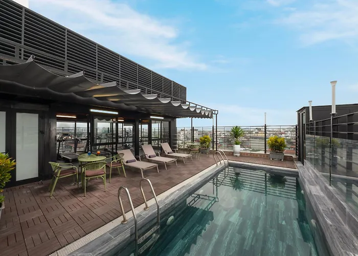 Hotels with pool Sq Hang Gai & Spa